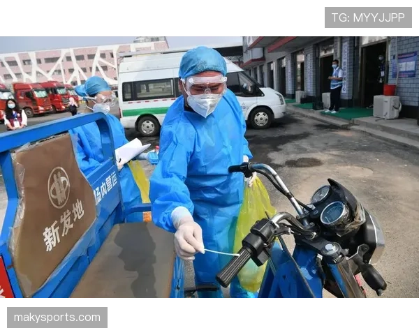 假设在菜市场撞到陶菲克，他拎着塑料袋露出半截签名球拍——我当场把手里的菜篮子放下了