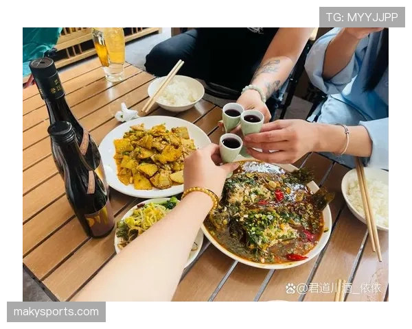 特雷·杨场下喝的水都带金箔？