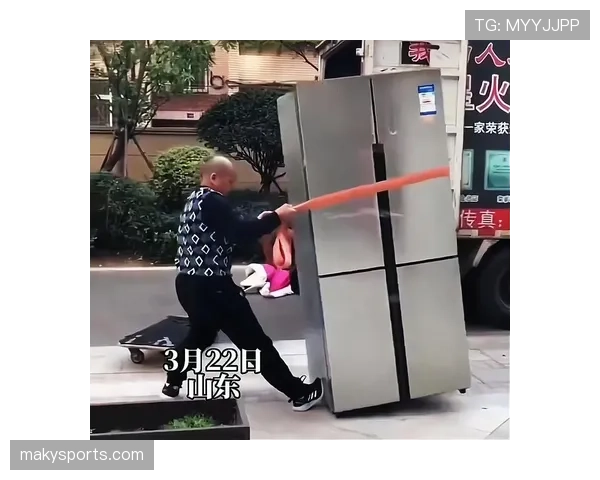 高亭宇训练完直接拎两袋冰去泡澡,这人是拿身体当冰箱使? 高亭宇训练完直接拎两袋冰去泡澡,这人是拿身体当冰箱使?
